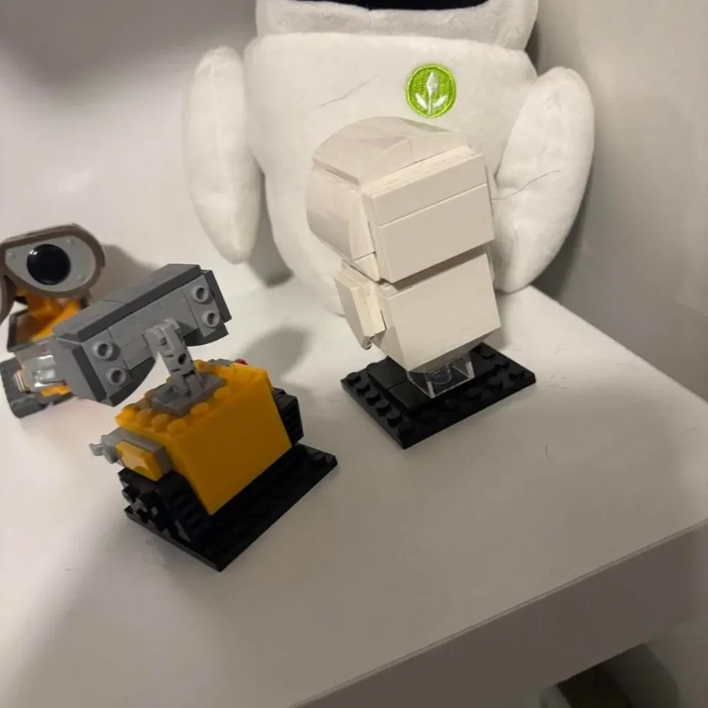 Lego walle and eve Minifigure set